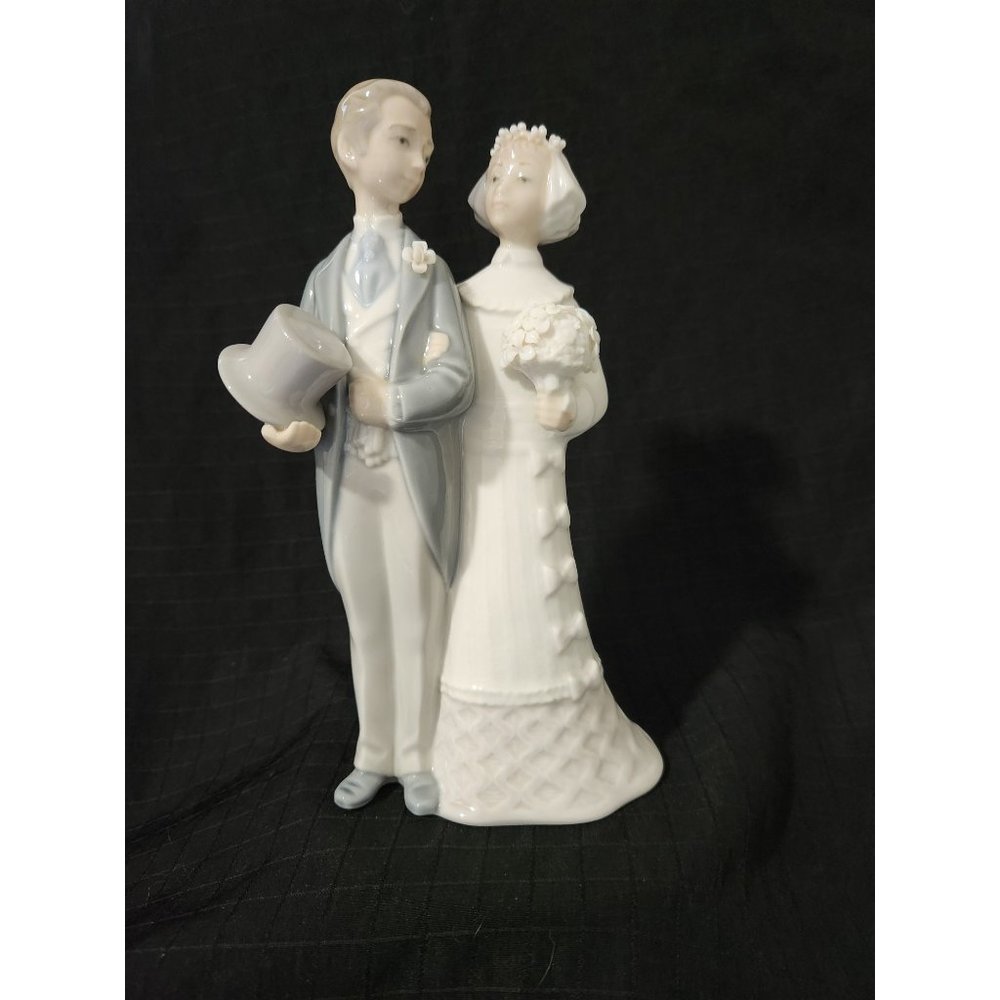 Vintage Lladro Porcelain Figurine 4808 Bride & Groom Cake Topper Spain 7.5"